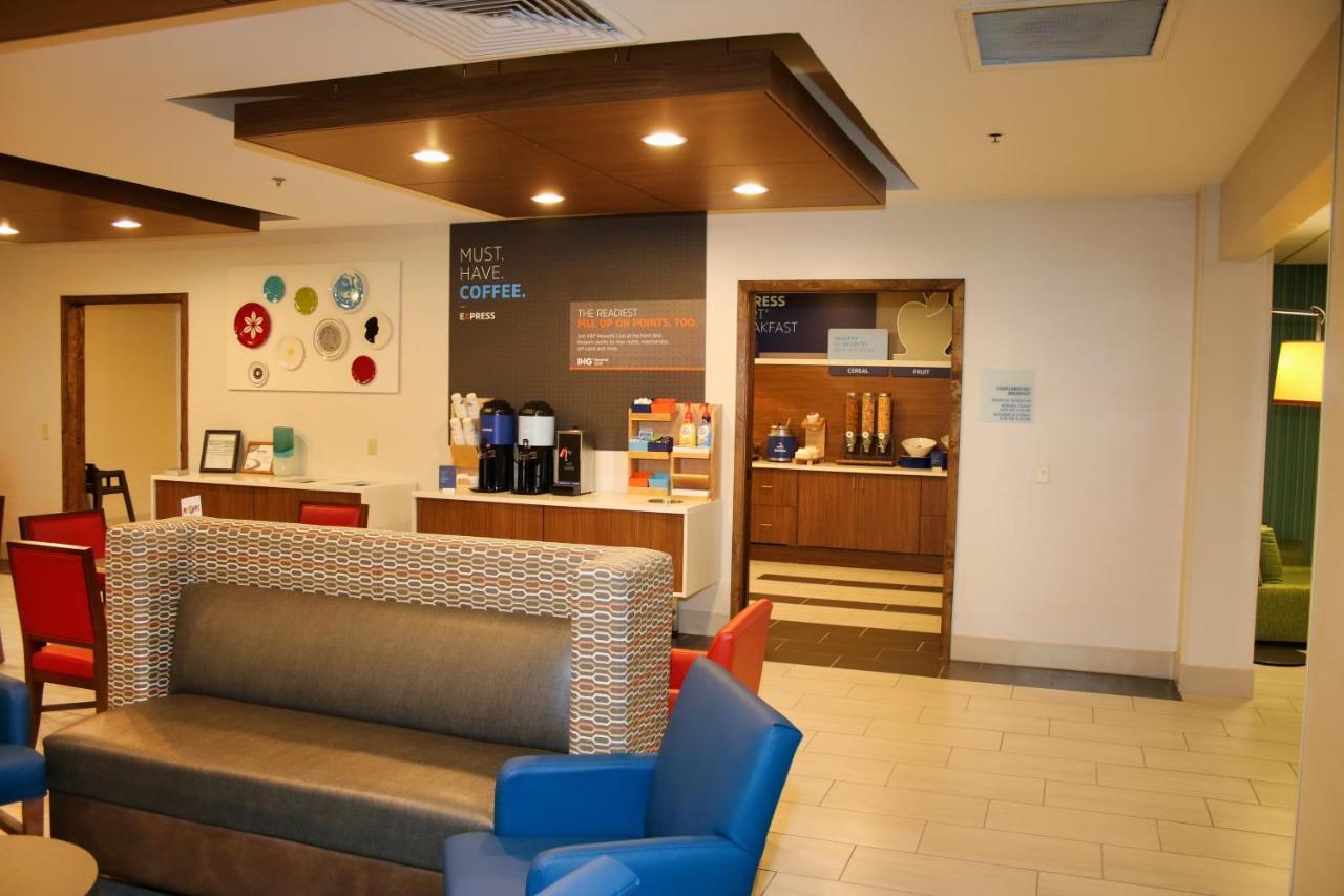 Holiday Inn Express By Ihg Douglas Exterior photo