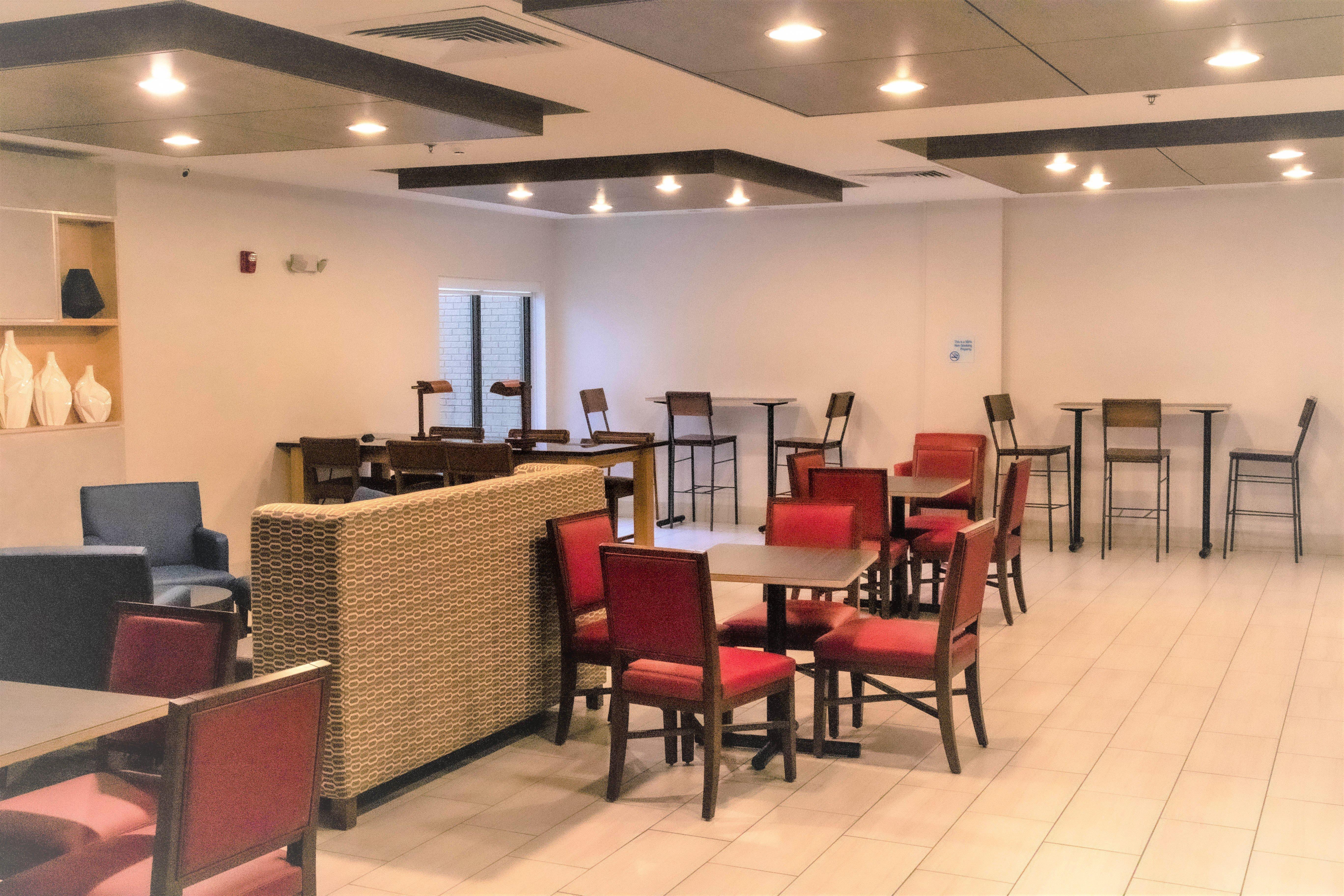 Holiday Inn Express By Ihg Douglas Exterior photo